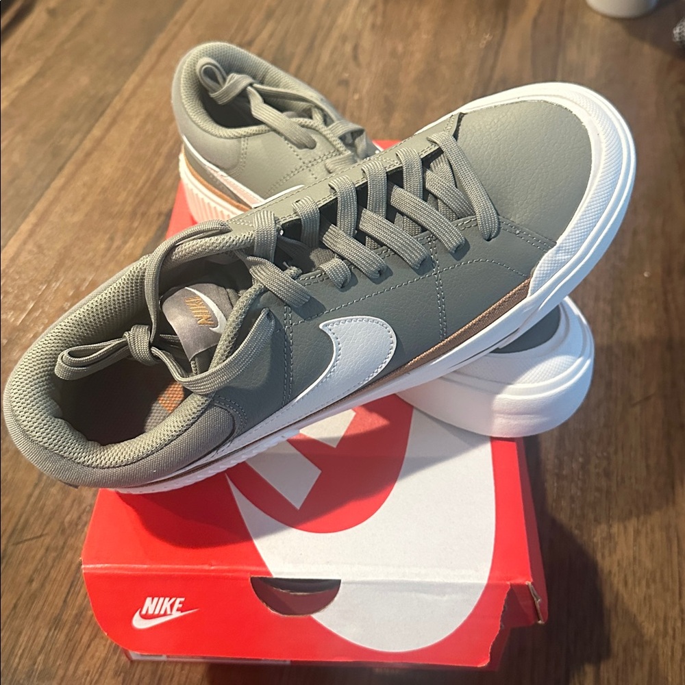 Nike Green and White Casual Sneakers